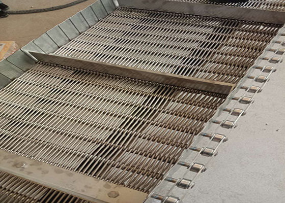 Steel Hinge Transport Plate Conveyor Belt Durable Resistant To Heat And Corrosion