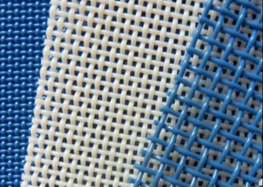 2mm 4mm Kích thước lỗ băng tải Polyester Lưới Băng tải Dệt trơn